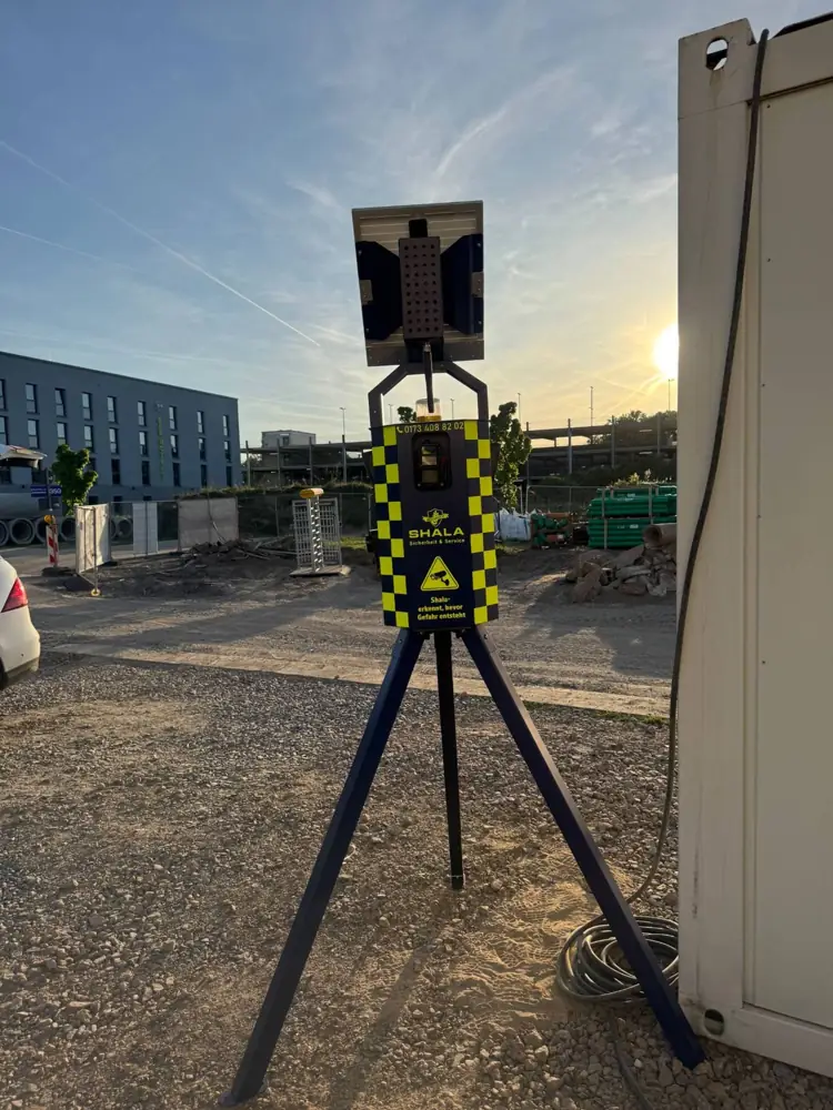 SCOUT PRO an der Baustelleneinfahrt